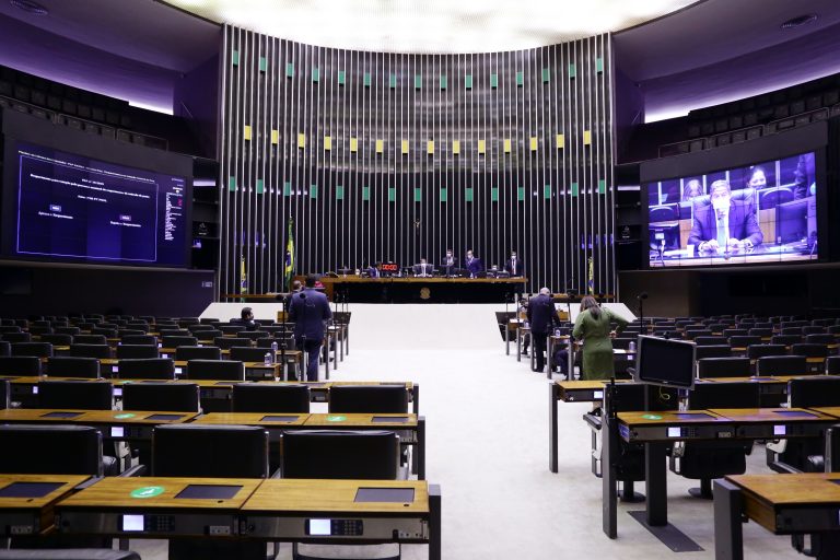 Deputados aprovam texto-base do projeto de autonomia do Banco Central