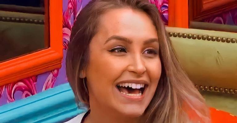 BBB 21: Carla Diaz renova o bronzeado de biquíni e rouba a cena com corpão