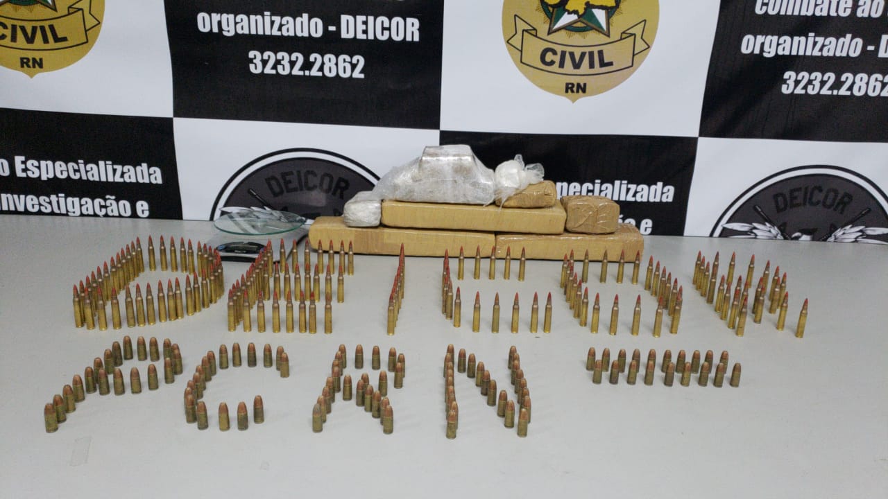 Polícia apreende drogas e munições enterradas em granja na Grande Natal