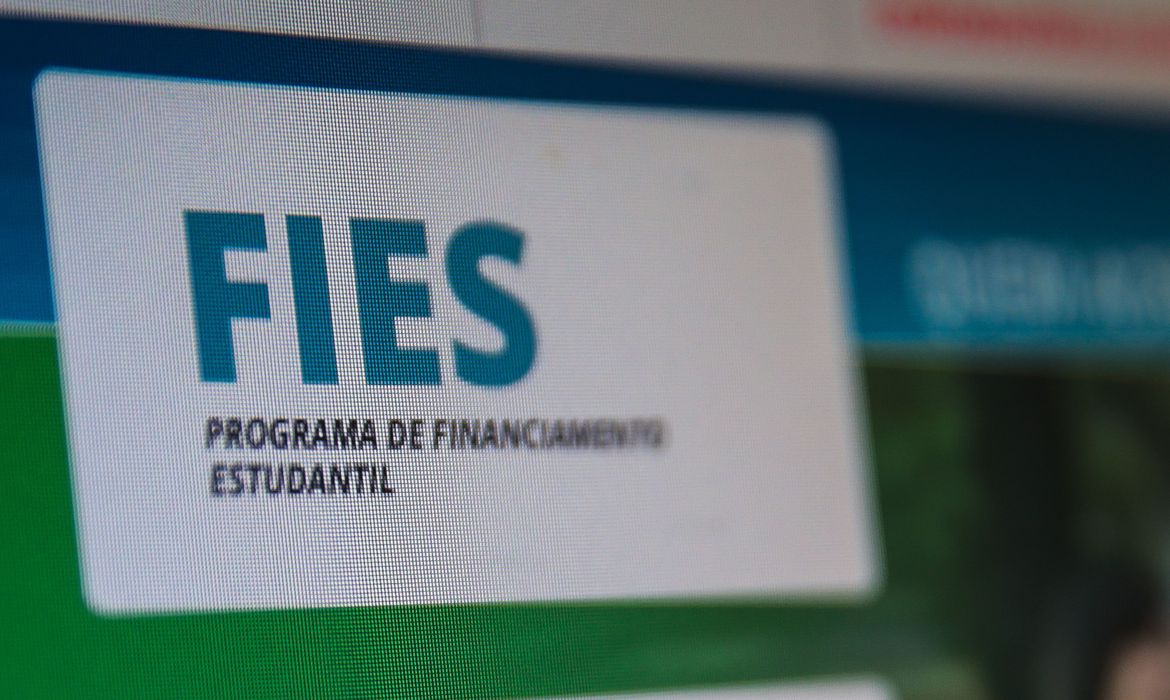Polícia Federal investiga fraudes no Fies