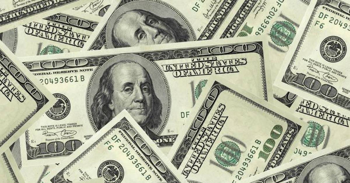 Dólar vai a R$ 5,37 e encerra semana com leve queda