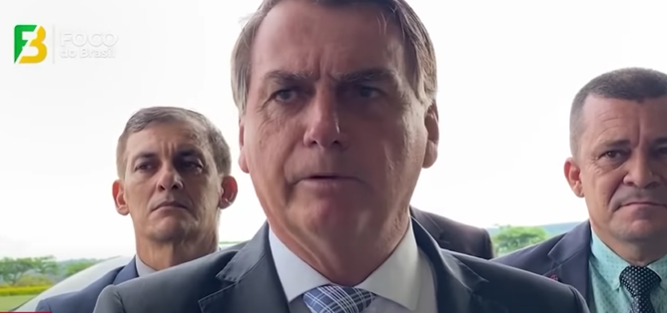 Bolsonaro desafia a TV Globo: 'quer uma entrevista ao vivo?'