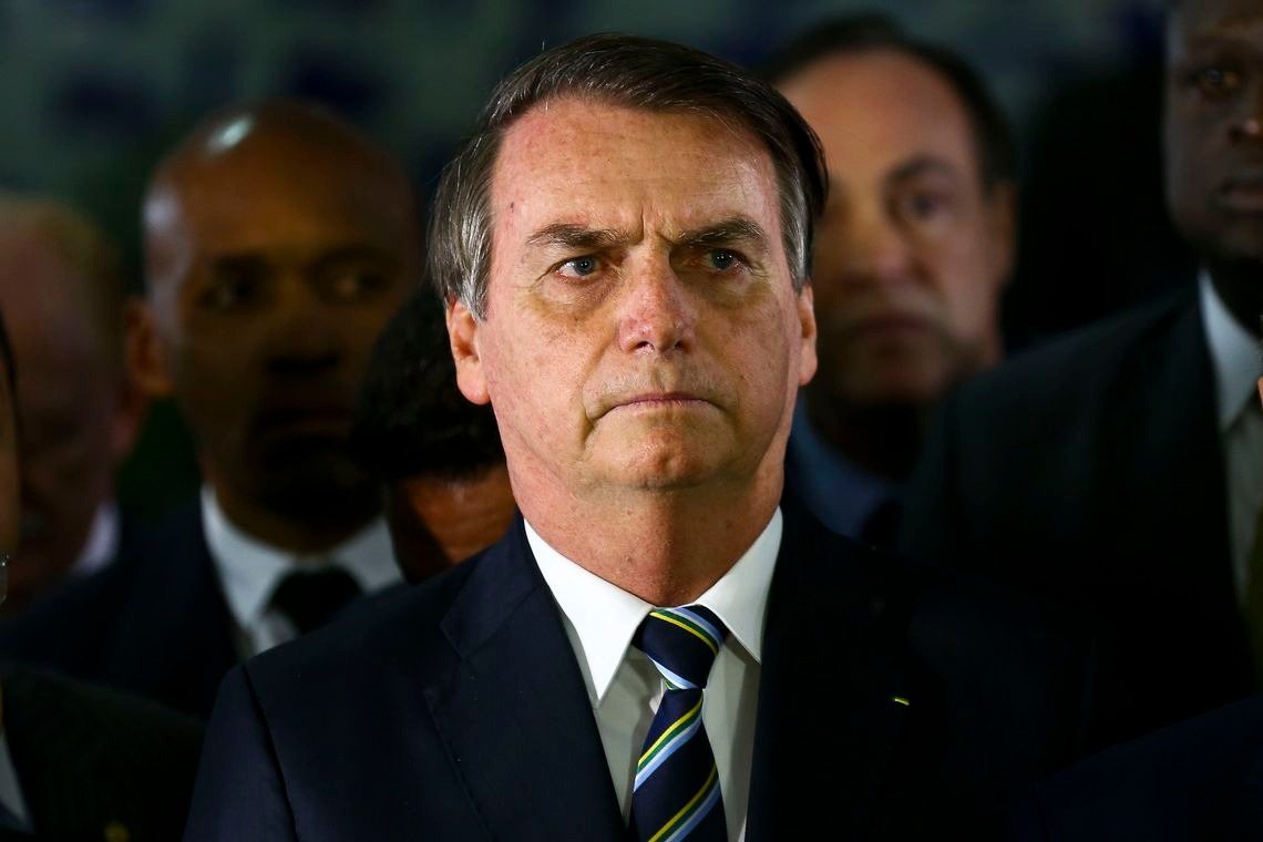VÍDEO: Bolsonaro critica Face e diz que "o certo" é tirar jornais de circulação
