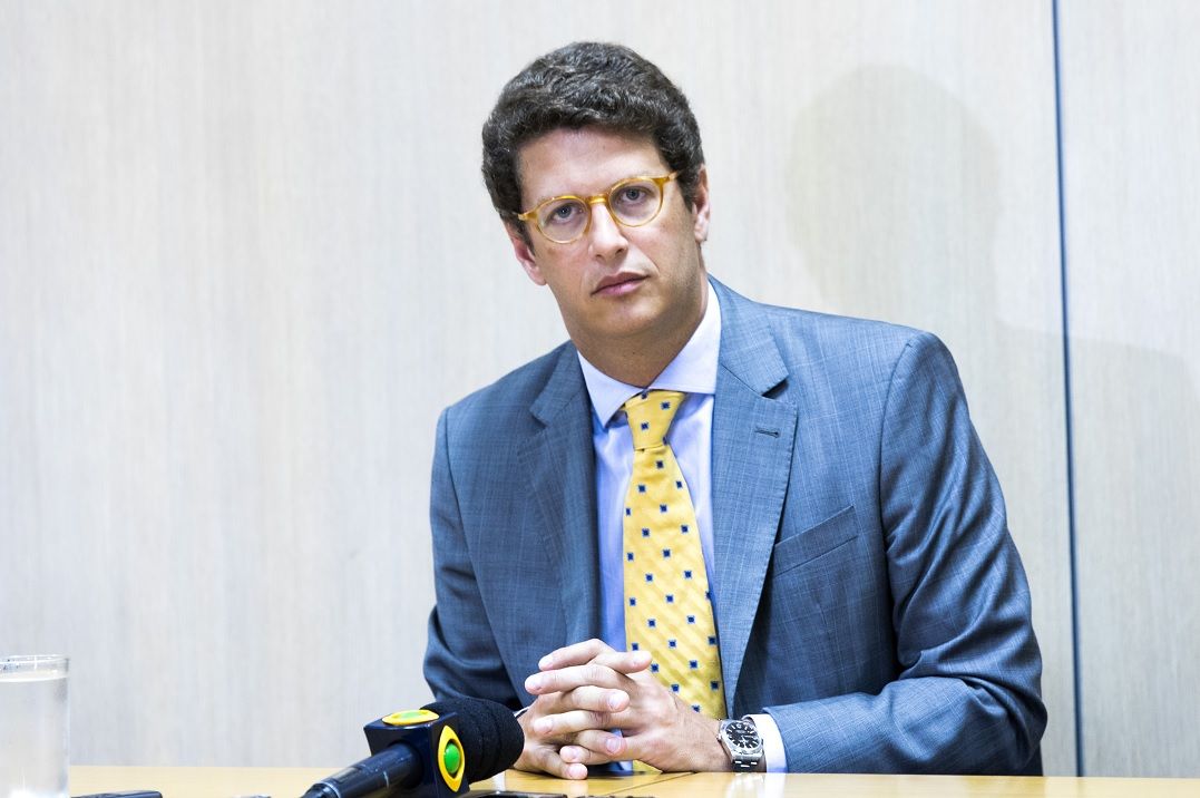 Ministro do Meio Ambiente testa positivo para covid-19