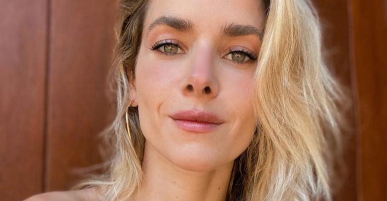 De biquíni, atriz posa deslumbrante e arranca suspiros da web: ''Espetáculo''