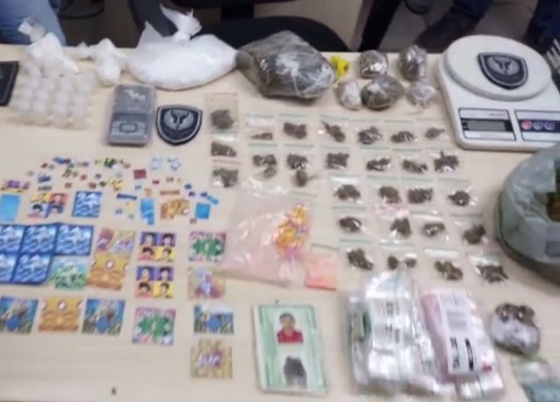 Polícia encontra drogas sendo vendidas em loja de conveniência em Natal