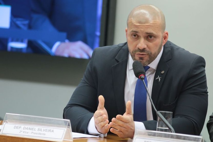 AO VIVO: Câmara inicia sessão para decidir sobre prisão de Daniel Silveira
