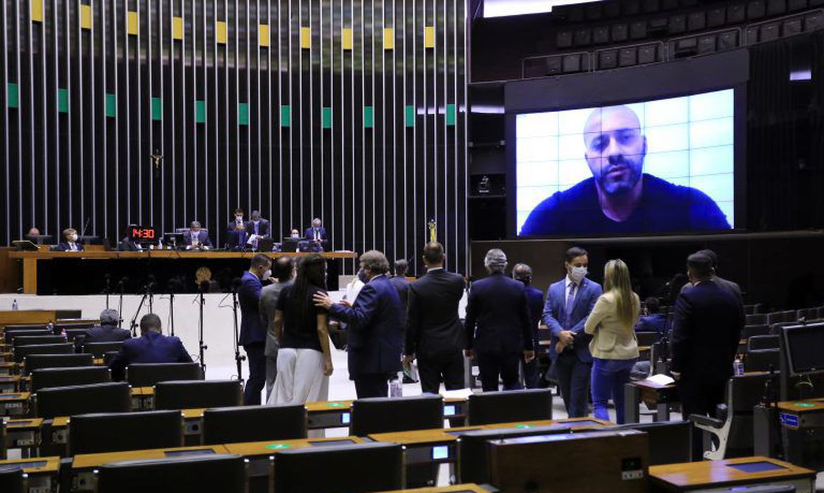 Câmara mantém prisão do deputado federal Daniel Silveira