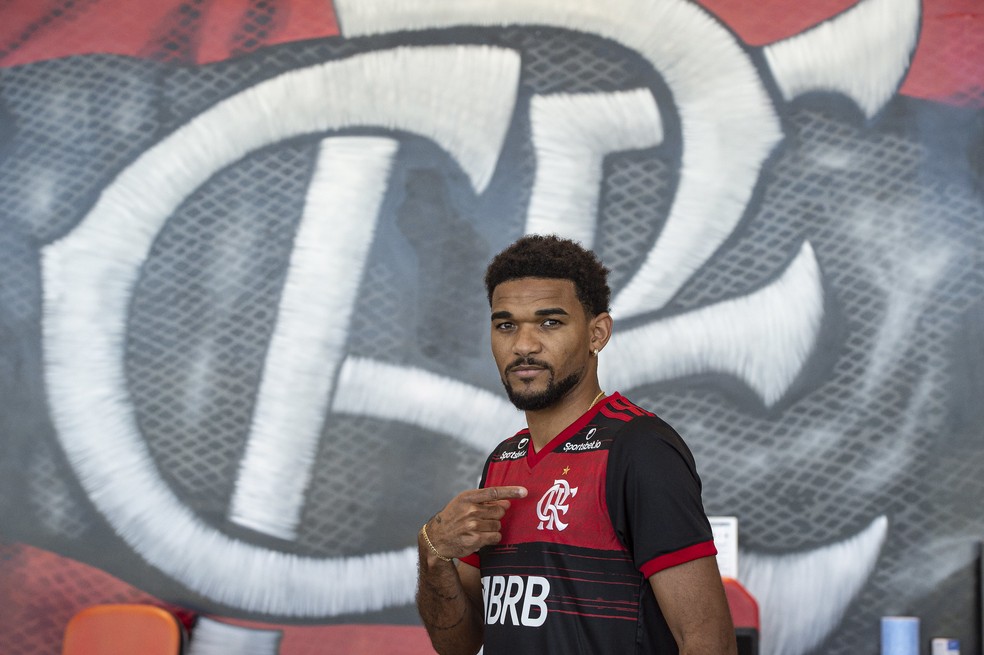 Mais um jogador do Flamengo fratura o dedo em acidente doméstico