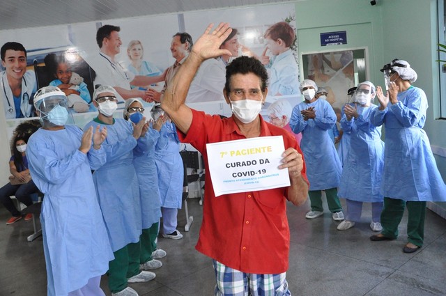Brasil ultrapassa os 9 milhões de curados, enquanto vacinação avança