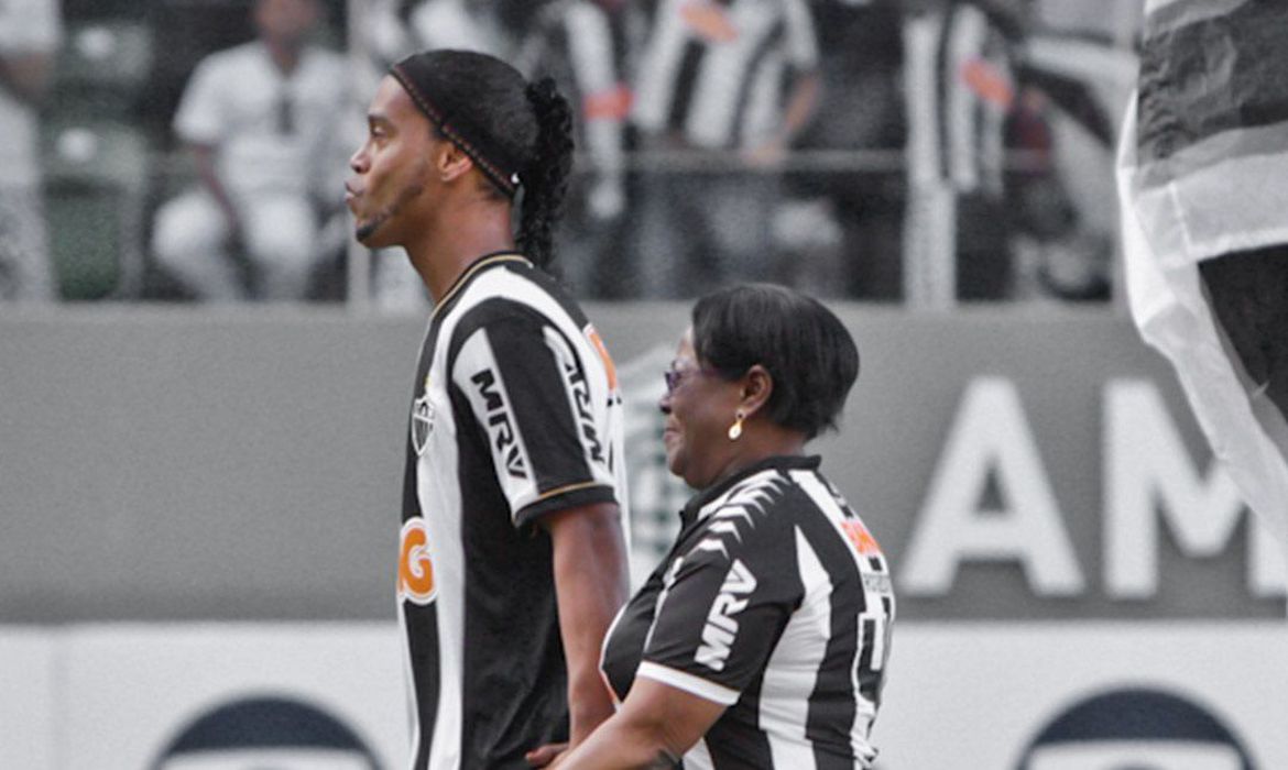 Mãe de Ronaldinho Gaúcho morre de covid aos 71 anos