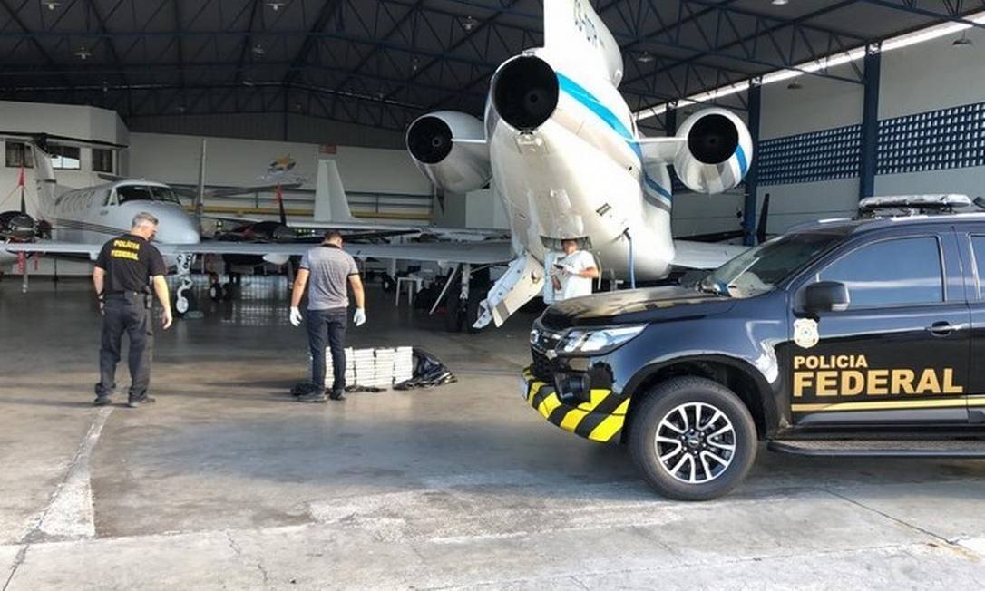 Avião que levaria brasileiro e agente de JJ é interceptado com 500 kg de droga