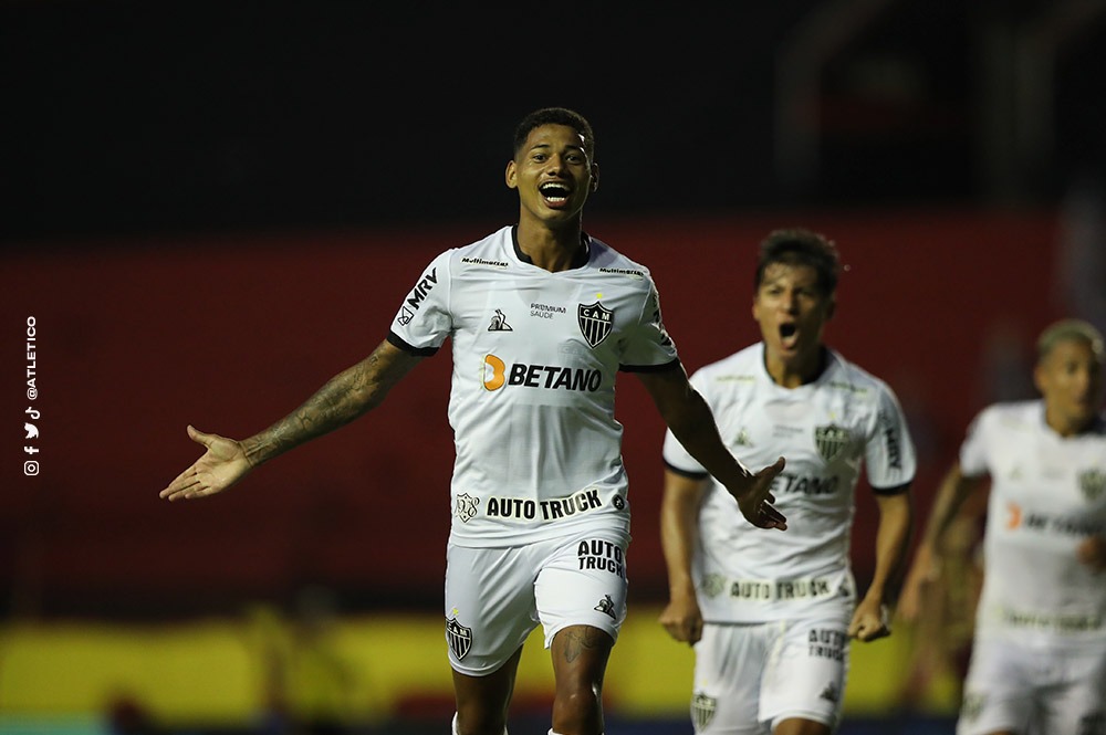 Galo vence Sport no final do jogo em Recife