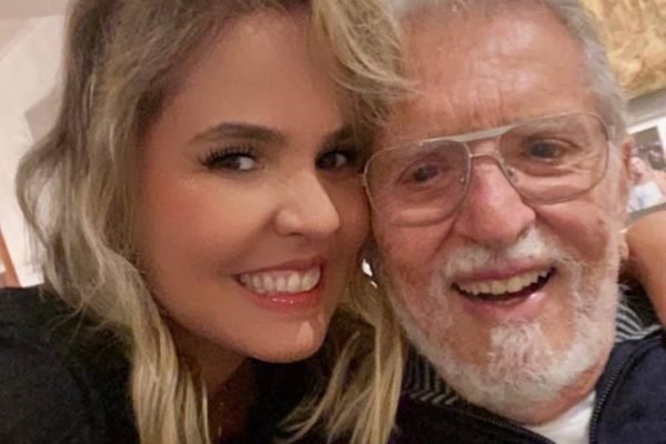 Carlos Alberto de Nóbrega e esposa são internados com Covid-19