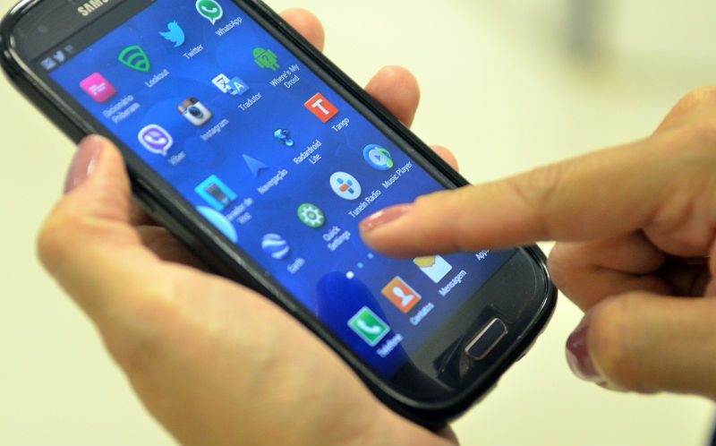 Falha faz celulares e computadores atrasarem mesmo sem horário de verão