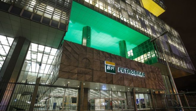 Ações da Petrobras caem 20% e valor de mercado da empresa diminui em R$ 70 bi
