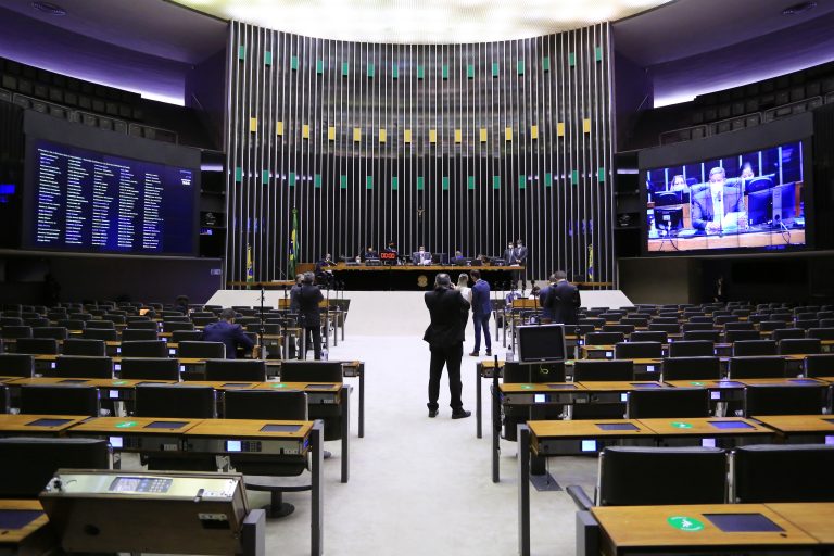 Câmara pode votar nesta terça-feira MP que facilita compra de vacinas