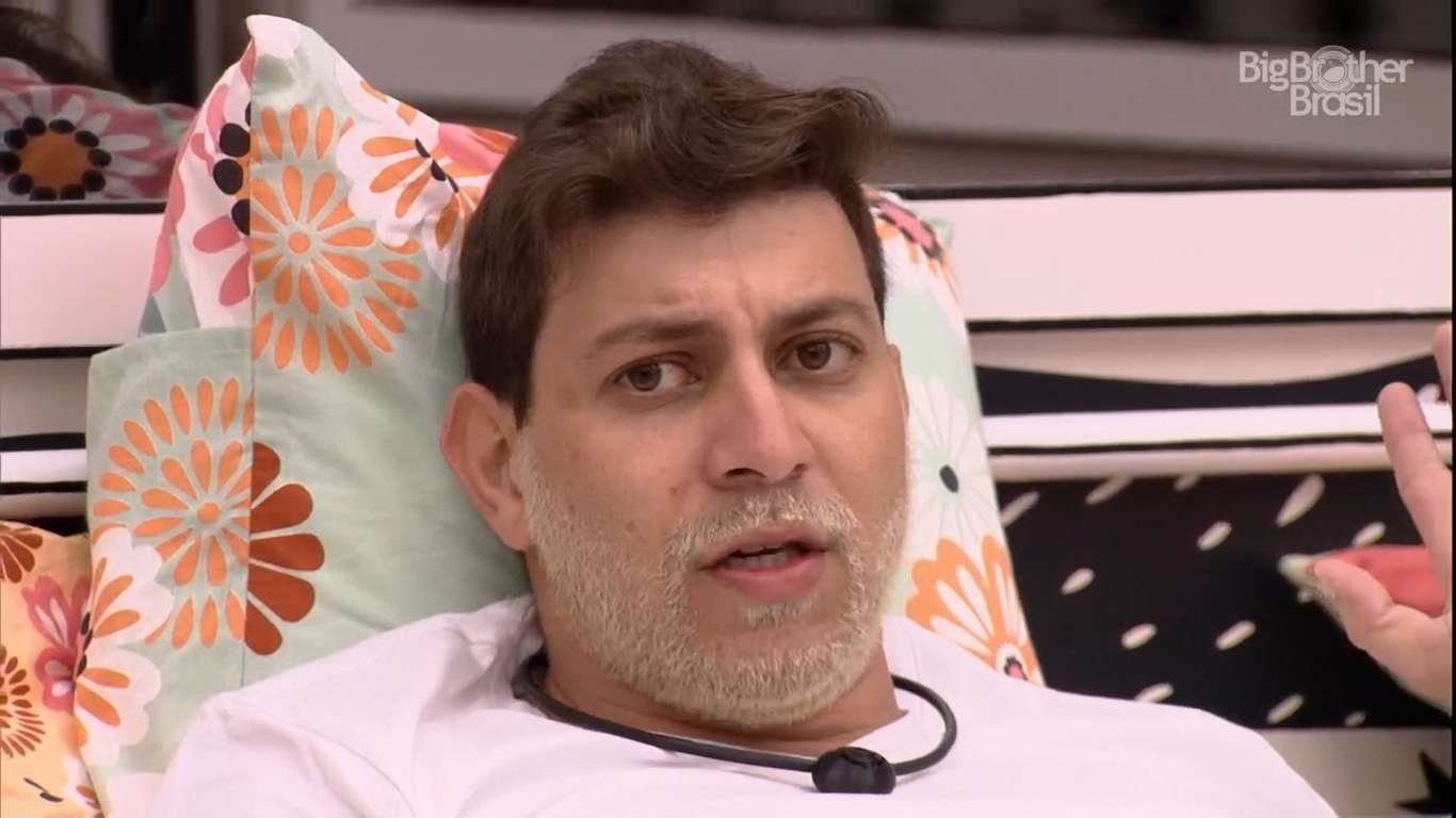 'Não sinto gosto de nada', diz participante do BBB; Casa teme surto de Covid