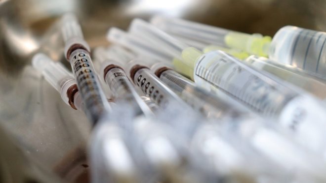 Governo Bolsonaro distribuiu mais de 280 mil agulhas e seringas para o RN