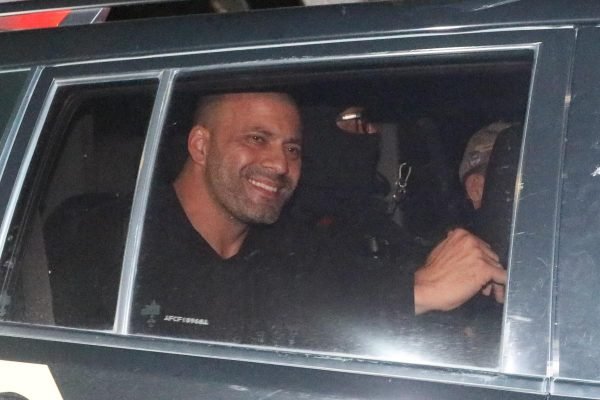 Defesa de Daniel Silveira muda versão sobre celulares encontrados em cela na PF