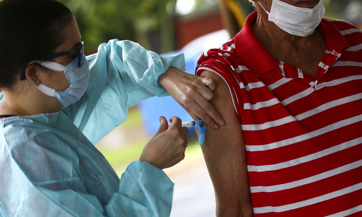CoronaVac: 2,7 mi de doses devem ser distribuídas no início de março