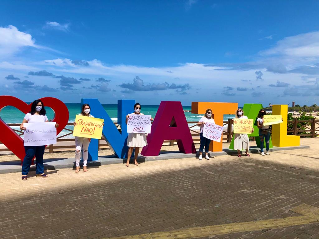 Profissionais do turismo protestam contra fechamento de praias em Natal