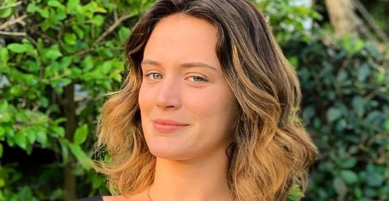 Atriz posta foto completamente nua, Instagram barra, mas web faz o print