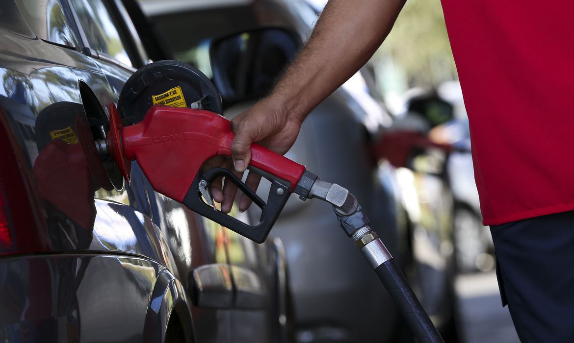 Petrobras anuncia novo reajuste: 5% na gasolina e 5% no diesel