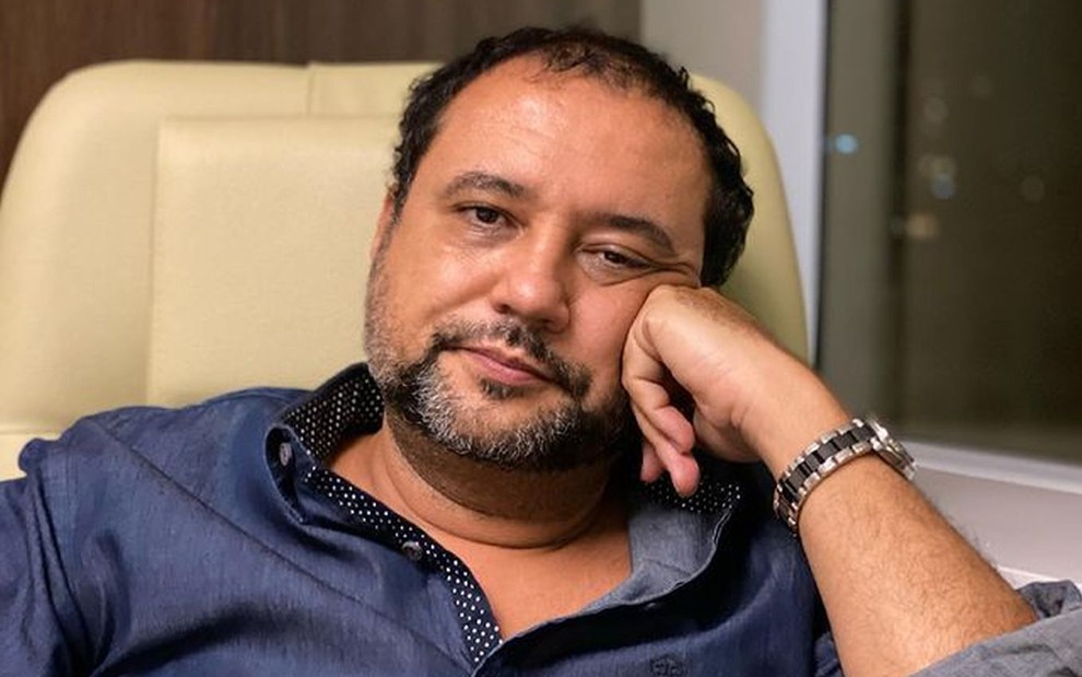 Apresentador de TV é internado com infecção pulmonar após complicações da Covid