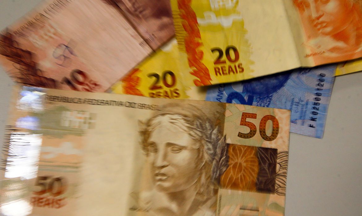 Comissão de Orçamento aprova relatório com previsão de R$ 1,595 tri