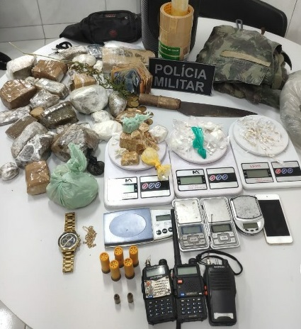 PM detém suspeitos e apreende drogas na Zona Norte de Natal