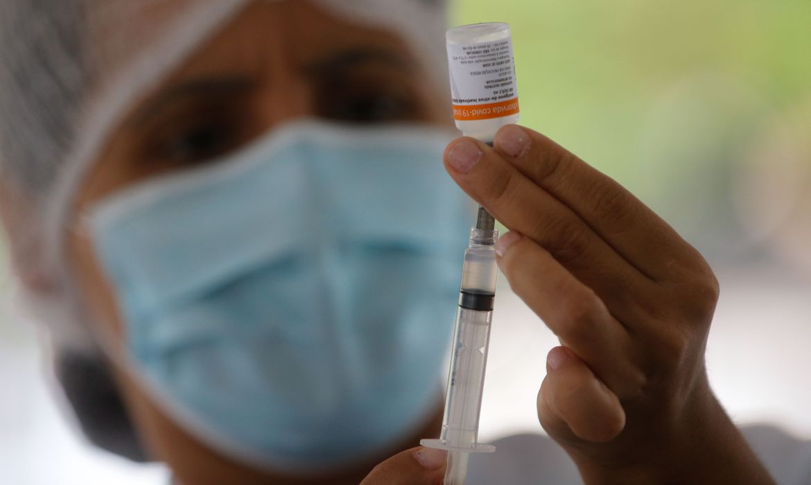 Confederação de municípios pede urgência na aquisição de vacinas