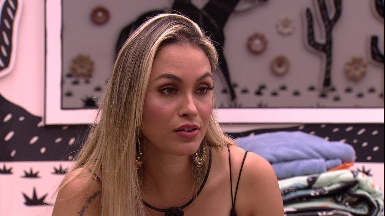 BBB: Sister diz gostar de Bolsonaro e é cancelada na Web; assista