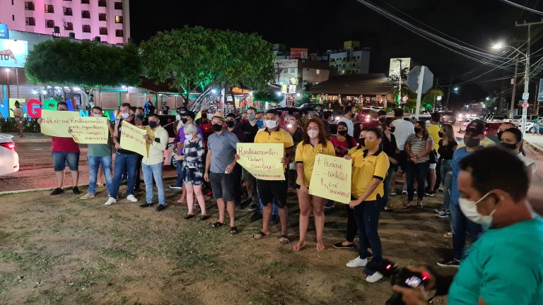 Restaurantes fazem protesto em Ponta Negra e alertam contra fechamento