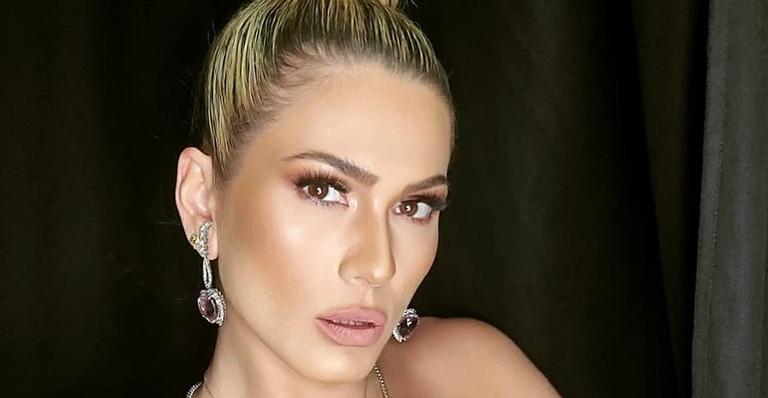 Ex-apresentadora do SBT posta foto com biquíni finíssimo e quebra a Internet