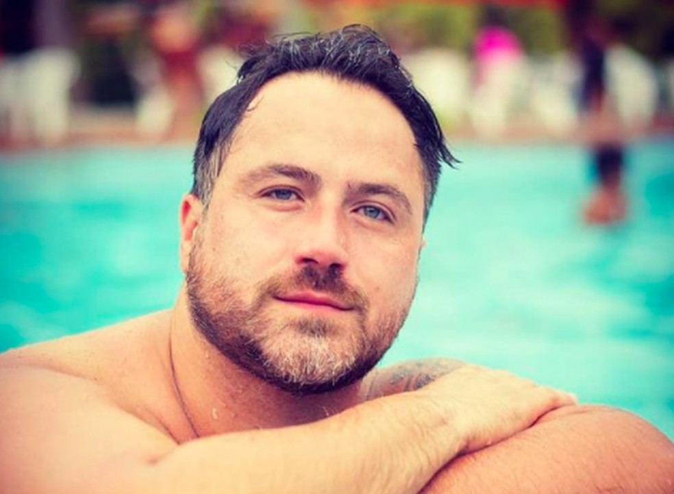 Humorista de 'A Praça é Nossa' morre aos 39 anos por complicações da covid-19