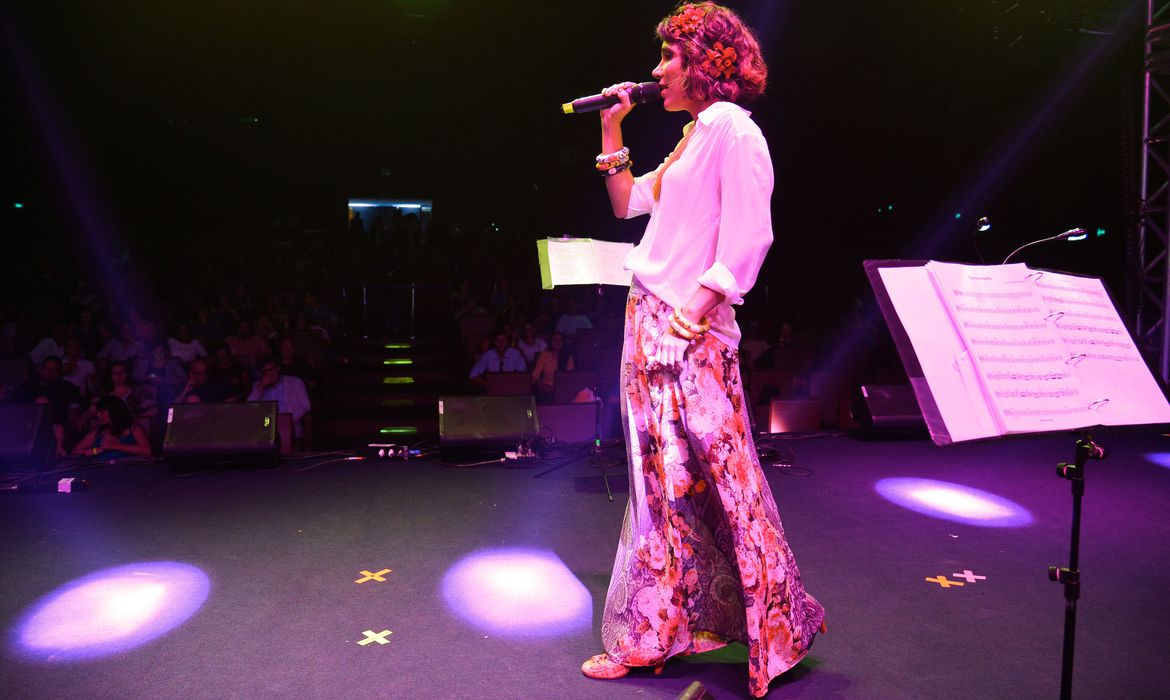 Mulheres têm participação tímida, embora crescente, no setor musical