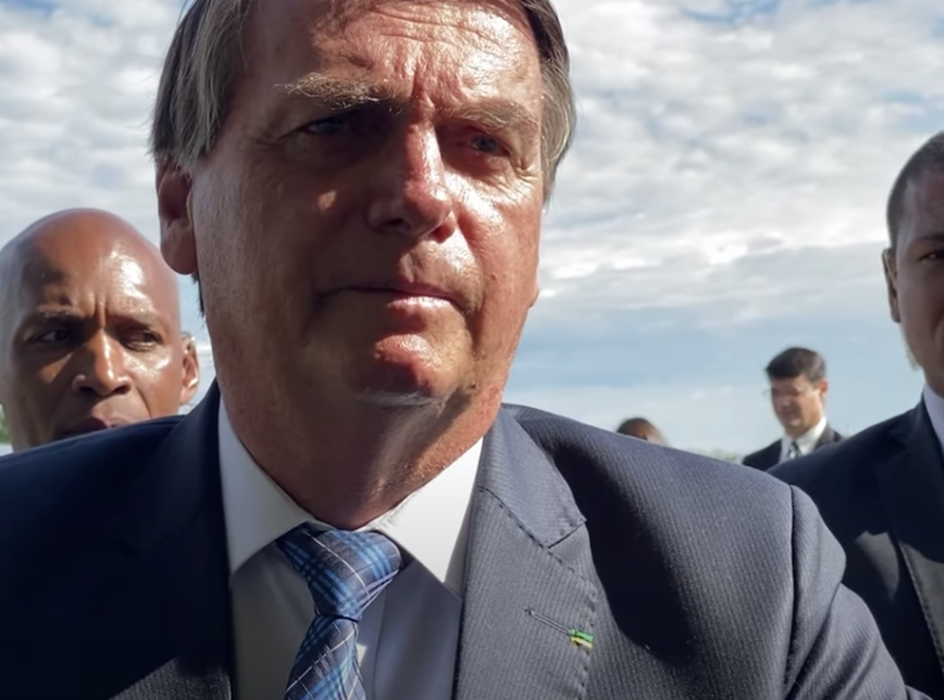 Bolsonaro diz que está 'namorando' partido do qual possa ser 'dono'