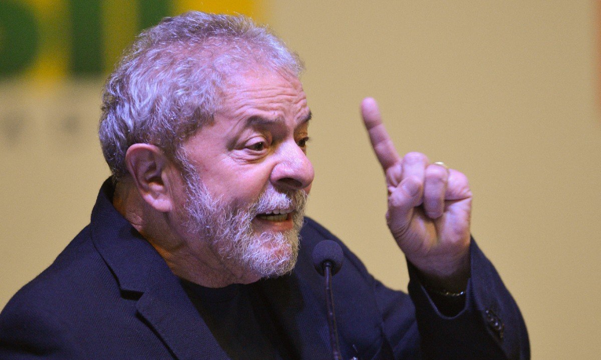Ibovespa tem forte queda após anulação de condenações de Lula; dólar sobe 1,5%