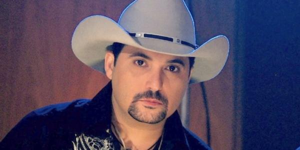 Covid-19: Cantor sertanejo é transferido para UTI em SP