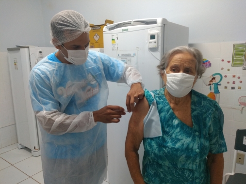 SMS Natal inicia vacinação dos idosos a partir de 78 anos