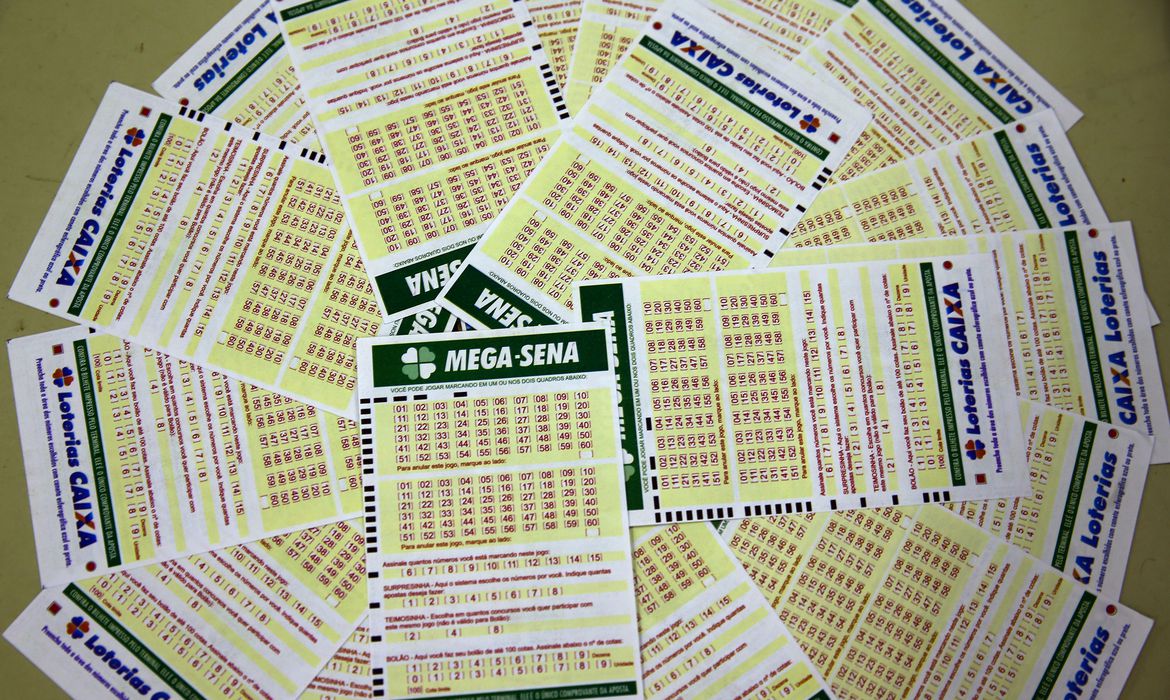 Ninguém acerta a Mega-Sena e prêmio acumula em R$ 32 milhões