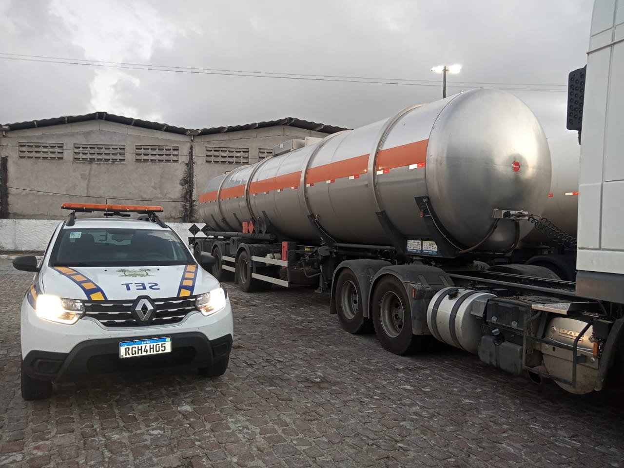 SET e PRF apreendem carregamento de 45 mil litros de álcool na Grande Natal