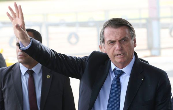 Bolsonaro rebate Lula sobre armas: "Pode deixar de andar com seguranças armados"