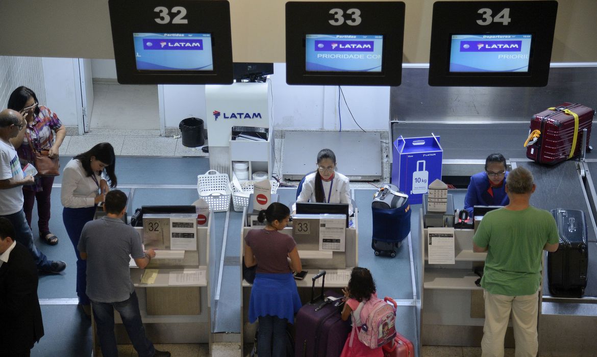 Governo federal inicia teste de embarque aéreo 100% digital