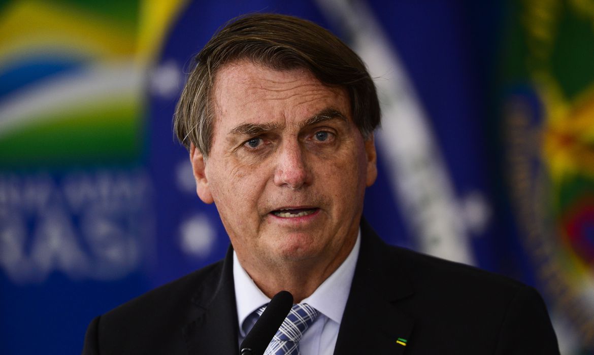 Bolsonaro volta a criticar decretos de governadores: 'lockdown não é remédio'