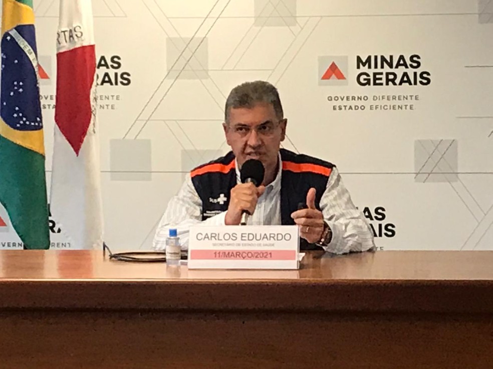 Governador afasta secretário de Saúde por suspeita de fura-fila na vacinação