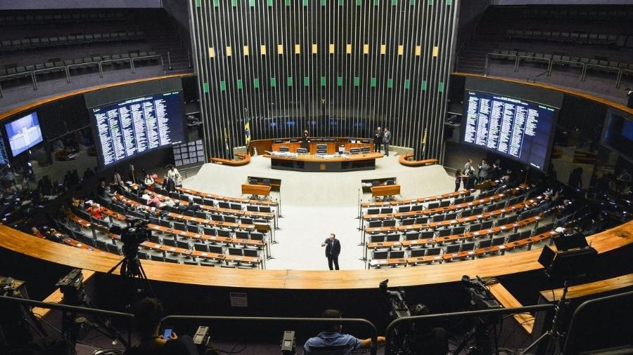 Congresso aprova versão final da PEC do novo auxílio; valor não está definido