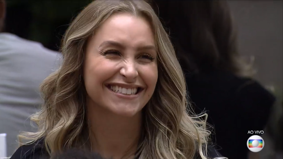 BBB21: Tiago Leifert rebate comentário e deixa Carla Diaz sem graça ao vivo