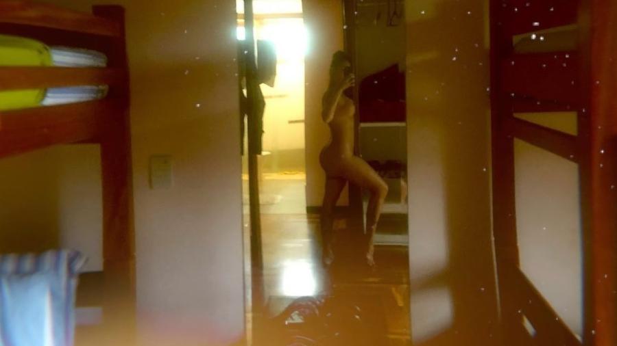 Pitty posa nua no Instagram e ganha elogio de Iza: 'Equalizando a gente'
